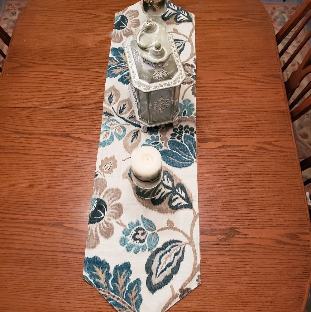 Linen Table Runner - Picture 2 of 6